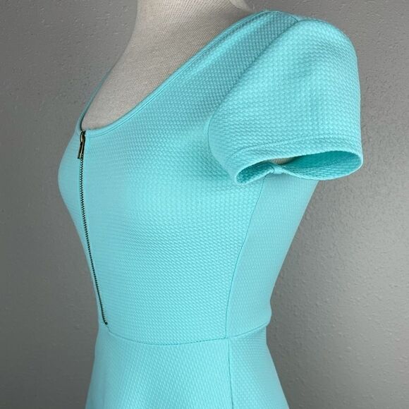 Iris Short Sleeve Stretch Dress EUC - Picture 5 of 7